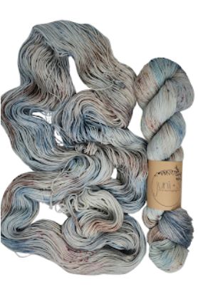 Juni and Si Yarn